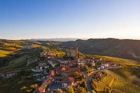 L'ultimo Consiglio comunale a Serralunga d'Alba si concluderà con un appello alla pace