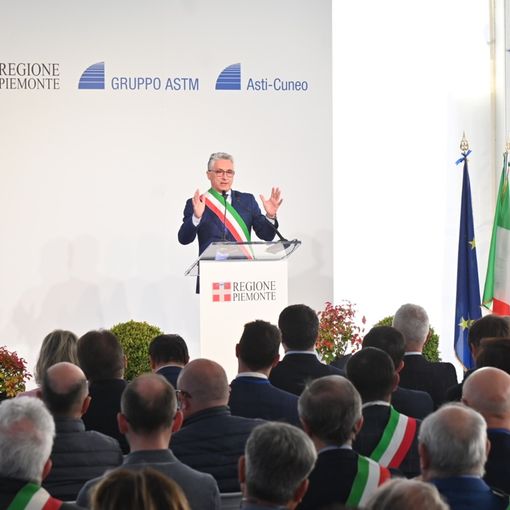 Carlo Bo, il sindaco di Alba durante il suo intervento all'apertura del tronco b lotto 2.6 Asti-Cuneo