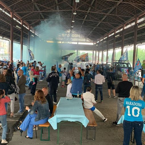 La festa per lo Scudetto del Napoli ad Alba, tra musica, colori e allegria