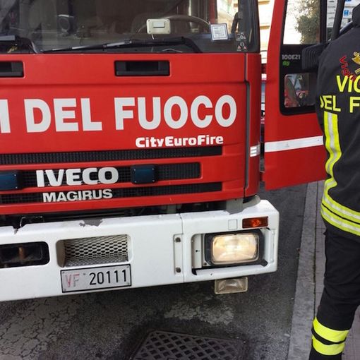 Peveragno, auto fuoristrada in via Belvedere: una donna coinvolta