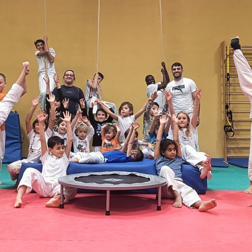 Un pomeriggio di esercizi acrobatici per i ragazzi del Kodokan Cuneo