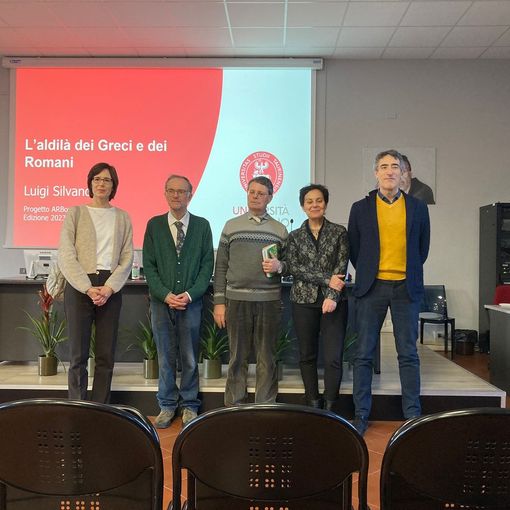 La professoressa Manuela Calvi, il dirigente scolastico Bruno Gabetti, il  professor Stefano Casarino,  la prof. Anna Maria Taragna e il prof. Luigi Silvano