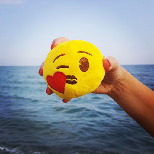Faccina allegra! Il 17 luglio è la Giornata mondiale delle emoji