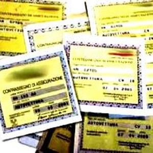 Denunciato a Bra per contrassegno falso dell'assicurazione auto Denunciato a Bra per contrassegno falso dell'assicurazione auto
