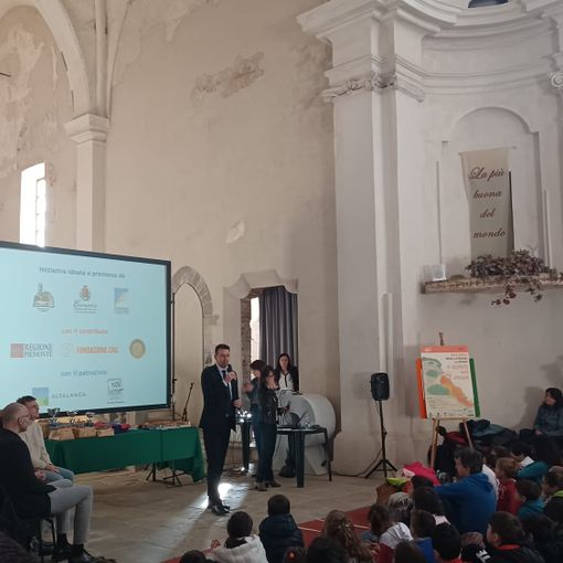Cerimonia di premiazione per il premio letterario &quot;Il gigante delle Langhe&quot; a Cortemilia