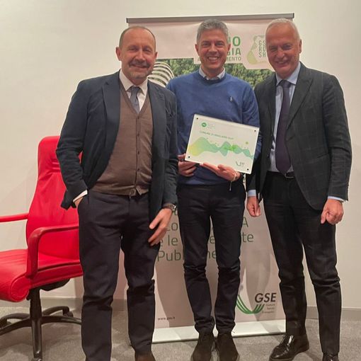 Magliano Alpi: il sindaco Marco Bailo riceve il premio “territorio vivibile” dal presidente del GSE on. Paolo Arrigoni