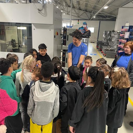 La primaria di Ceva in visita alla Uvex Cagi