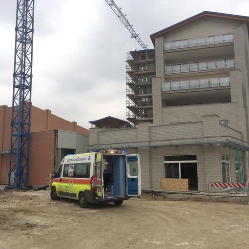 L'ambulanza del 118 intervenuta ai Tetti Blu