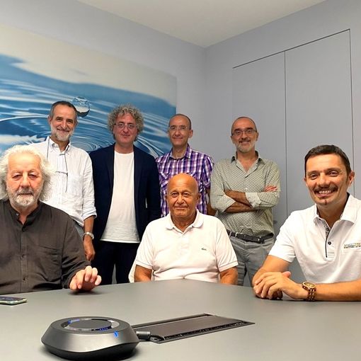 Primo a sinistra nella foto, tra i seduti, il confermato presidente Livio Quaranta. Alle sue spalle, secondo da sinistra in piedi, Beppe Delfino