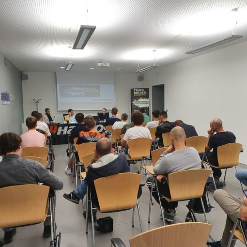 Anche Astra Cuneo davanti alla Prefettura per dire "Sì Asti-Cuneo" Anche Astra Cuneo davanti alla Prefettura per dire "Sì Asti-Cuneo"