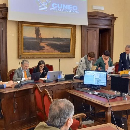 L'apertura delle buste per il bando di vendita degli spazi, nei giorni scorsi in municipio