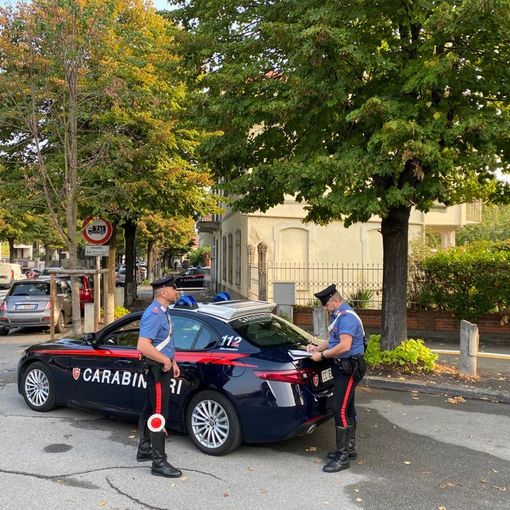 Bra, riceve il daspo urbano per minacce e poi si fa trovare alla stazione ferroviaria: denunciato un minore