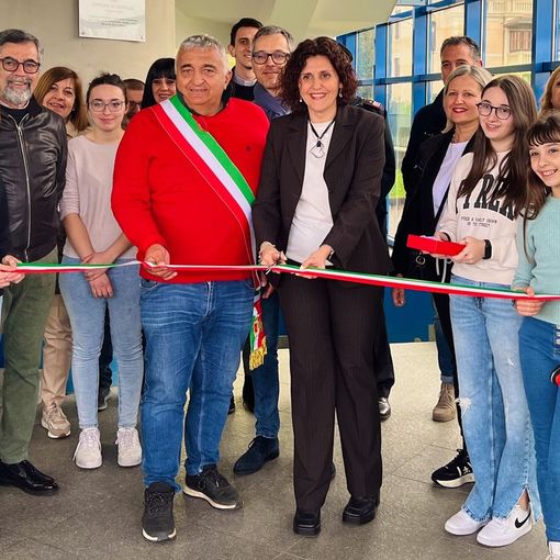 L'inaugurazione con la dirigente Stefania Magnaldi, assieme al vice Daniele Trucco, alla presenza del sindaco Giuseppe Chiavassa e del vice Antonio Panero