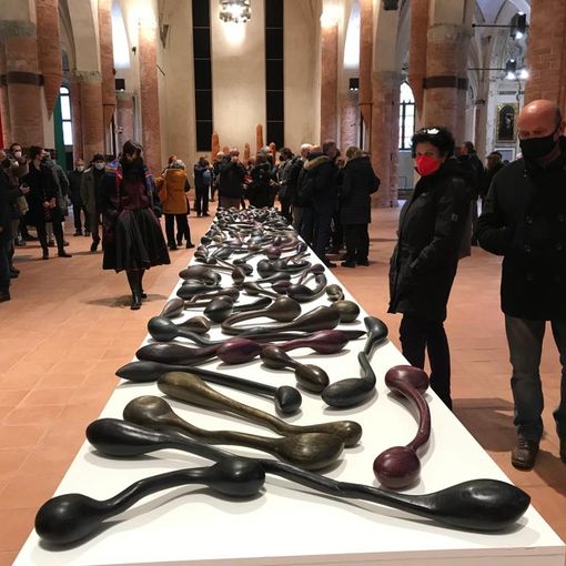 Alcuni scorci della mostra e le autorità presenti all'inaugurazione