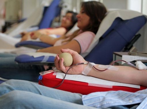 Da oggi le donazioni di sangue a Cuneo si prenotano con una app
