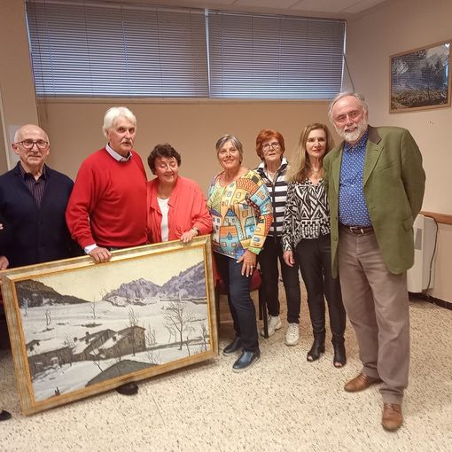 I due cuneesi con l'opera di Olivero donata all'associazione dei piemontesi di aix-en-Provence