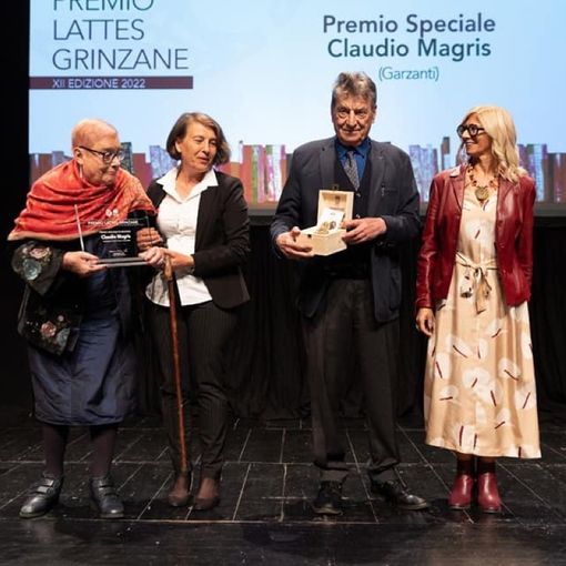 Un momento della cerimonia 2022, con la consegna del premio speciale a Claudio Magris