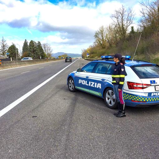 Le verifiche hanno portato a contestare 44 infrazioni al Codice della Strada, tutte riferite al mancato rispetto dei tempi di riposo Le verifiche hanno portato a contestare 44 infrazioni al Codice della Strada, tutte riferite al mancato rispetto dei tempi di riposo