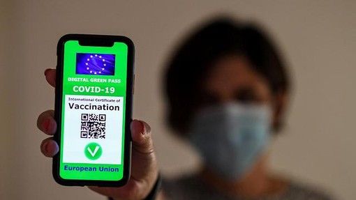 Prof senza Green Pass non viene fatto entrare a scuola: la denuncia accolta e trasmessa in Procura