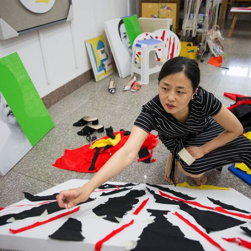 A Ceresole d'Alba, prosegue anche ad agosto la mostra di Zhang Hong Mei