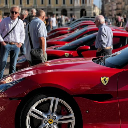 Fiammanti Ferrari hanno raggiunto Cuneo per il raduno di Owner Club Torino [FOTO]