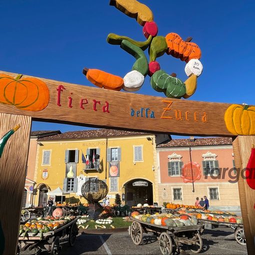 Piozzo si tinge di arancione per i trent'anni della Fiera della Zucca [FOTO]