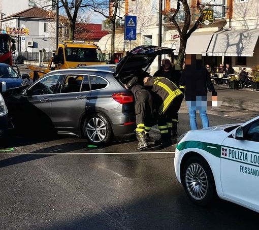 Scontro tra tre veicoli in viale Regina Elena a Fossano