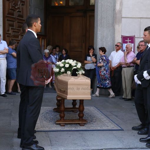 Cuneo stretta intorno a Marco Deangelis, l'imprenditore cuneese freddato dall'ex socio in centro: &quot;Di fronte a una morte innaturale come questa regge solo il silenzio&quot;