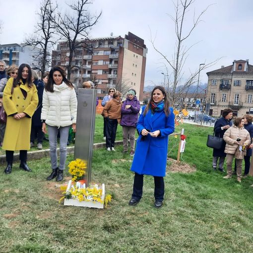 Saluzzo, inaugurazione della stele accanto all'albero di Giulia