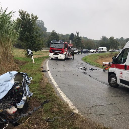 Un ferito nello scontro tra due auto in frazione Macellai di Pocapaglia