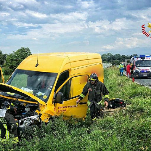 Busca, un ferito nello scontro tra un auto e un furgone