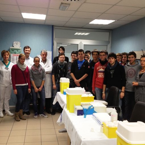 Il gruppo degli studenti del liceo di Savigliano