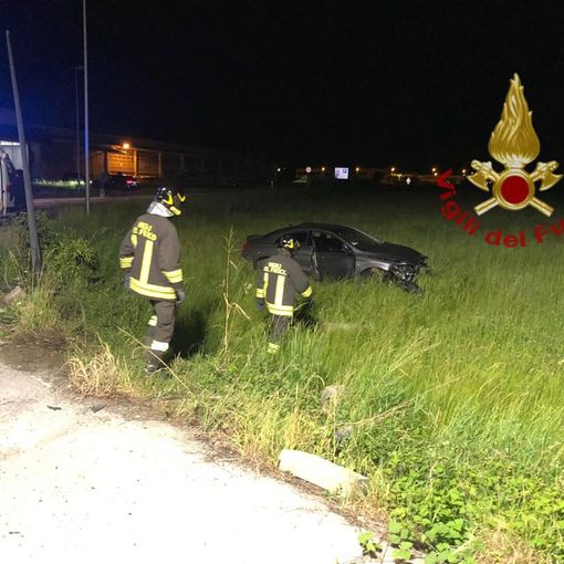 Auto fuori strada a Borgo San Dalmazzo