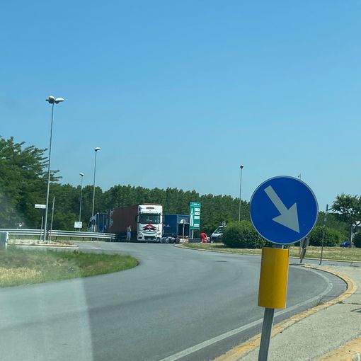 Cuneo, incidente sull'est-ovest: coinvolte un'auto e una moto