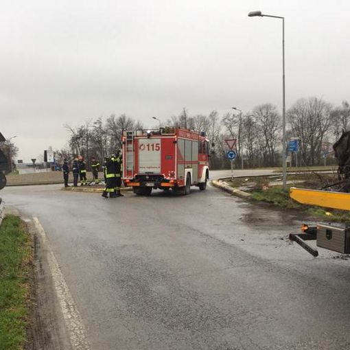 Fossano: auto fuori strada in frazione Mellea