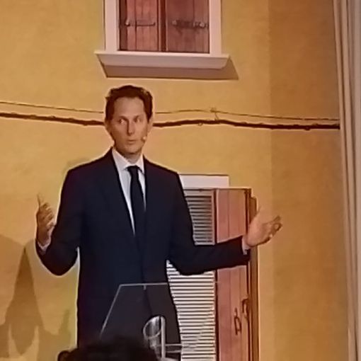 Frode fiscale e truffa ai danni dello Stato: la Finanza sequestra quasi 75 milioni di euro ai tre fratelli Elkann Frode fiscale e truffa ai danni dello Stato: la Finanza sequestra quasi 75 milioni di euro ai tre fratelli Elkann