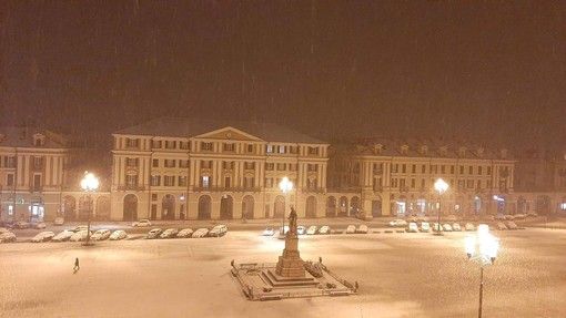 Veloce perturbazione e nevicate a bassa quota in serata... ma l'inverno continua a farsi attendere