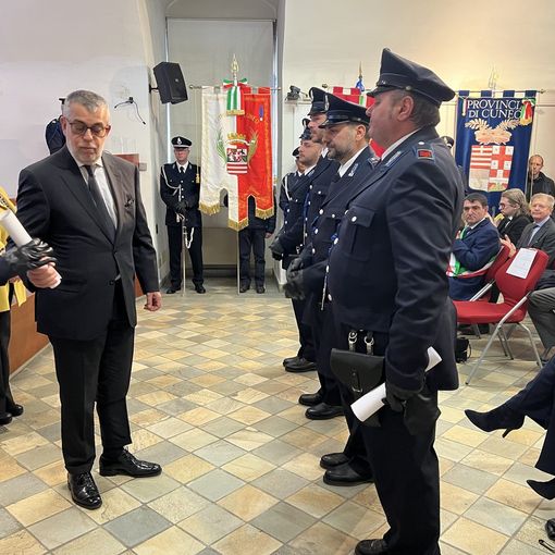 Prestarono i primi soccorsi in un grave incidente stradale: encomio per quattro agenti del carcere di Alba