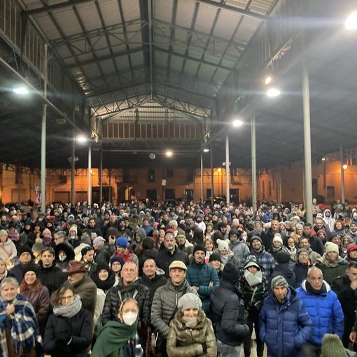 Ieri sera a Cuneo la ventiduesima manifestazione contro super green pass e obbligo vaccinale