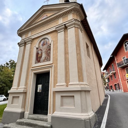 L'esterno della cappella di San Rocco dopo il restauro