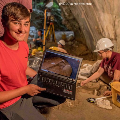 Trovato un esemplare neonato di Homo Sapiens sulla Roa Marenca Trovato un esemplare neonato di Homo Sapiens sulla Roa Marenca