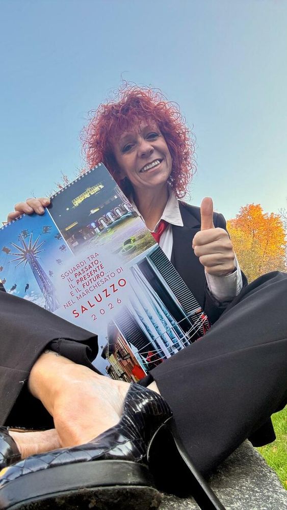 Paola Ravazzi e il suo nuovo calendario 2026 dedicato a Saluzzo