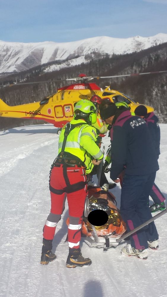 Cade sulle piste di Limone e sbatte la testa, sciatrice 56enne di Cuneo in elisoccorso al Santa Croce