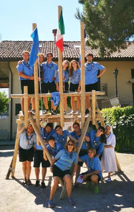 Compiti a casa con l'aiuto del gruppo scout Canale Compiti a casa con l'aiuto del gruppo scout Canale