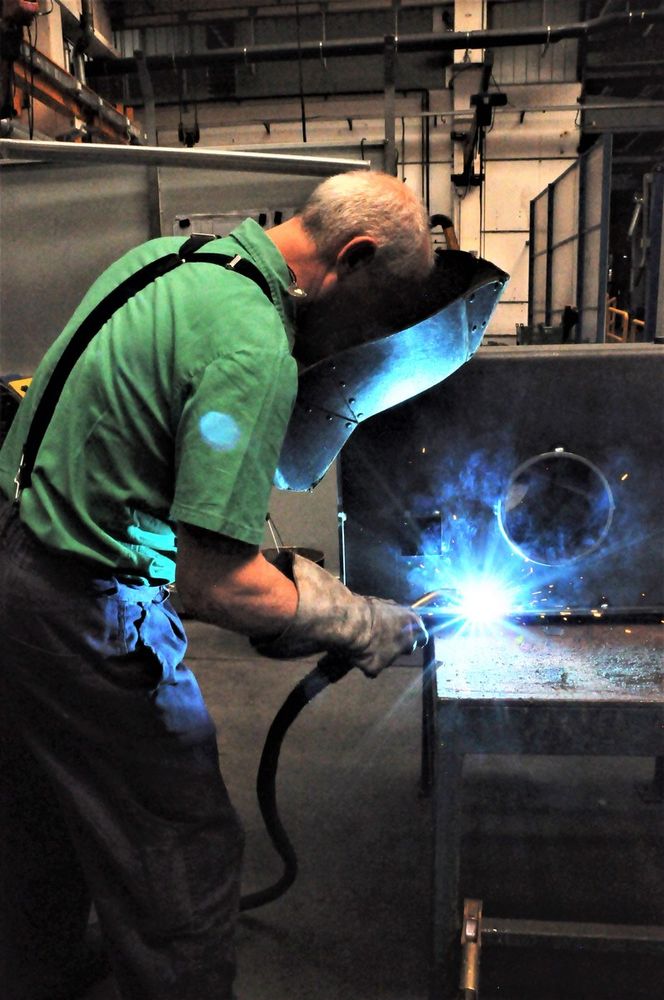 Il Gruppo Merlo cerca saldatori a filo continuo Il Gruppo Merlo cerca saldatori a filo continuo