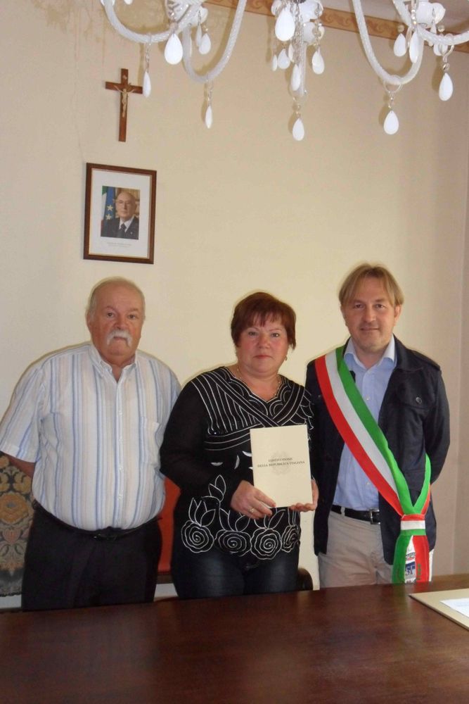 La signora Elena con il marito Armando Dematteis ed il sindaco Emidio Meirone