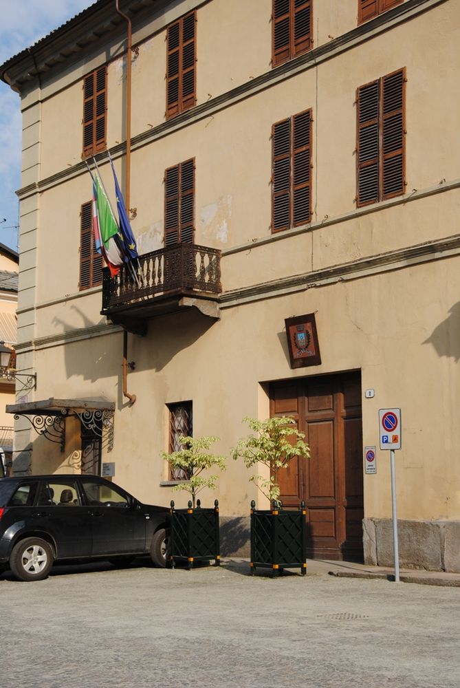 Il municipio di Revello è sotto tiro per la differenziata