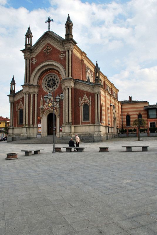 Piazza San Pietro a Bagnolo Piemonte
