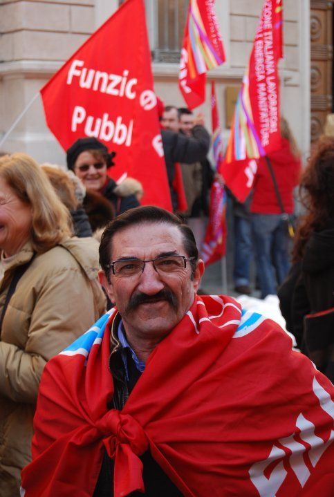 Lutto nel mondo sindacale cuneese. E' morto Leonardo Grande, operaio edile Lutto nel mondo sindacale cuneese. E' morto Leonardo Grande, operaio edile