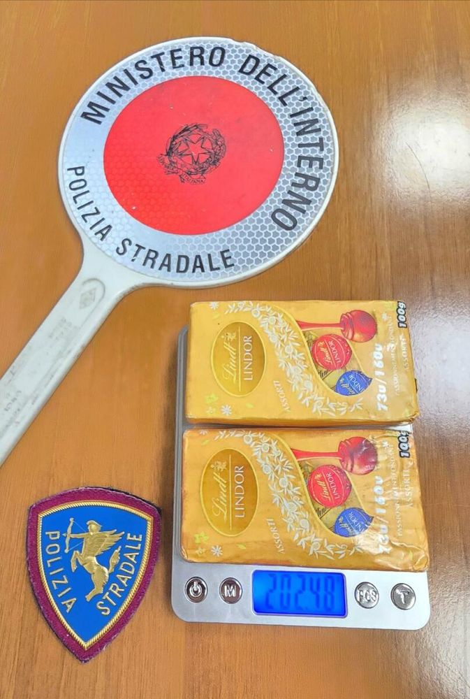 Maxi operazione antidroga a Bra: cinque arresti e sequestri per oltre cinque chili di droga